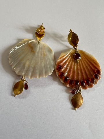 Garnet drop and shell earrings with hammered gold