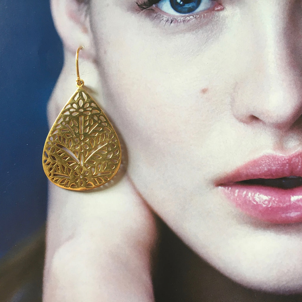 Polished gold cut out earrings