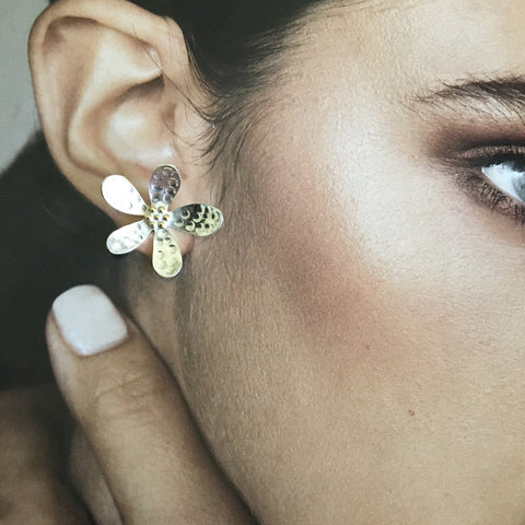 Silver hammered flower stud earring