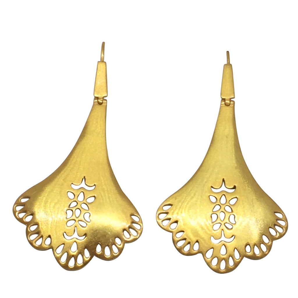 Scalloped edge earrings