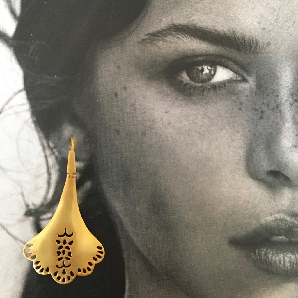 Scalloped edge earrings