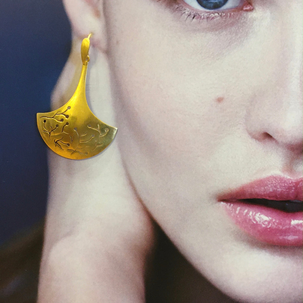 Fan organic cut out gold earrings